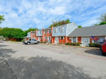 933 Roaring Springs Rd, Fort Worth, TX 76114 | MLS #21210