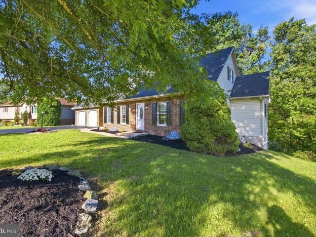 933 Redwood Lane