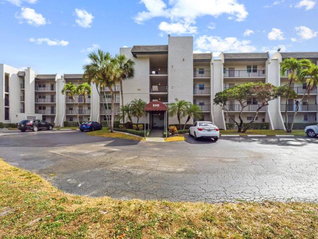 9340 Lagoon Pl, Unit 206, Davie, FL 33324 | MLS #R11169