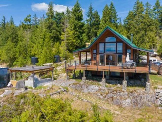 9340 Stephens Way, Halfmoon Bay, BC, V7Z 1G9 house for sale | Listing ID R3163 | Royal LePage