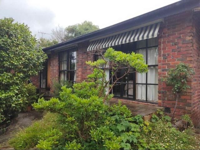 934m2 appx Prime Court Location!