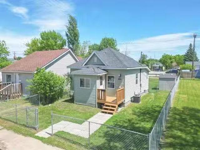935 7Th Street, Brandon, MB, R7A 3V1 house for sale Listing.