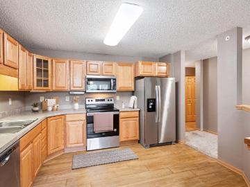 935 Ferndale St N, Unit 302, Maplewood, MN 55119 | MLS #7008