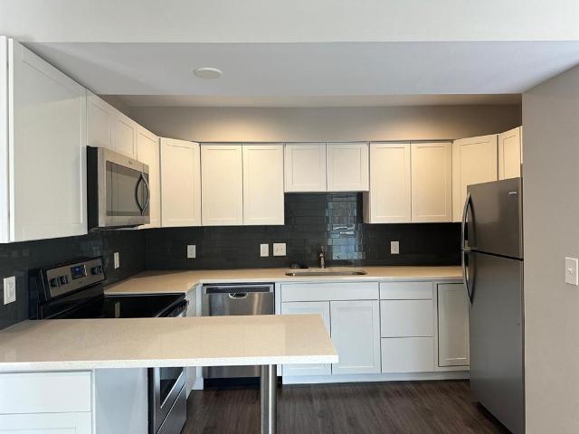935 La Posada Dr # 241