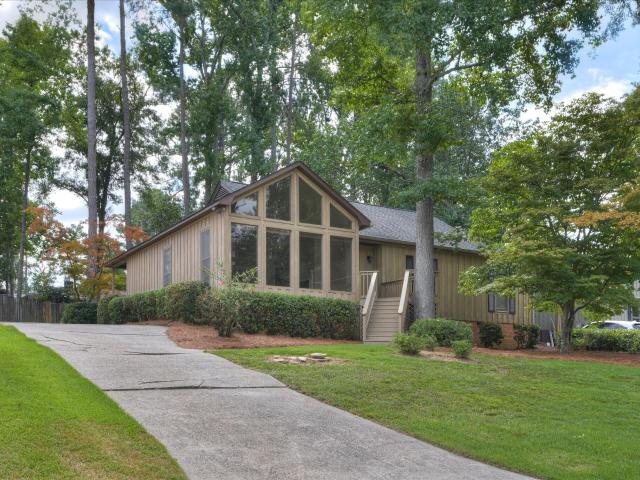 935 Medie Avenue