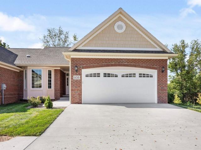 935 W Baywood Dr, Bloomington, IN