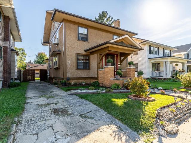 935 W Packard Avenue