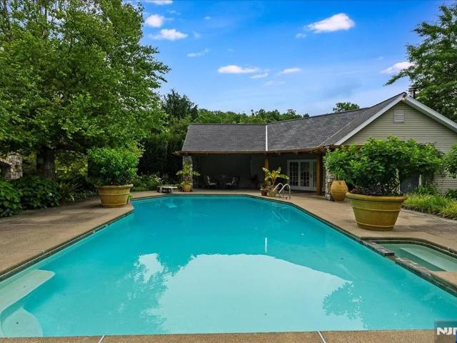 936 Dove Island Road
