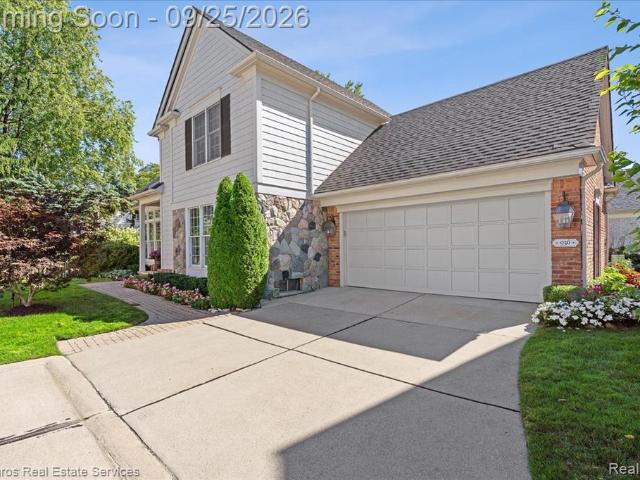 936 Lochmoor Place