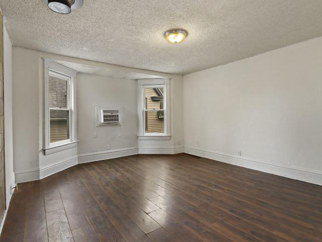 937 Grove Ave