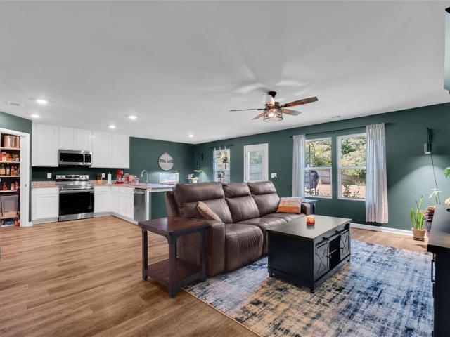 937 Hunters Trail