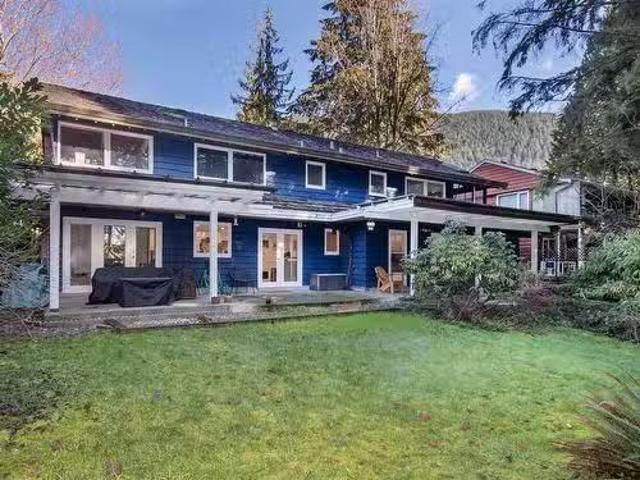 937 Montroyal Boulevard, North Vancouver, BC, V7R 2G9 house.