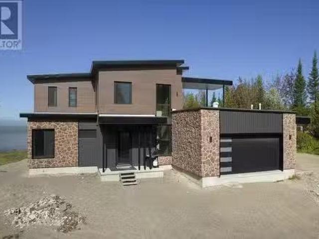 937 Sunnyside Beach Rd, Sault Ste. Marie, ON, P6A 6K4 Luxury.