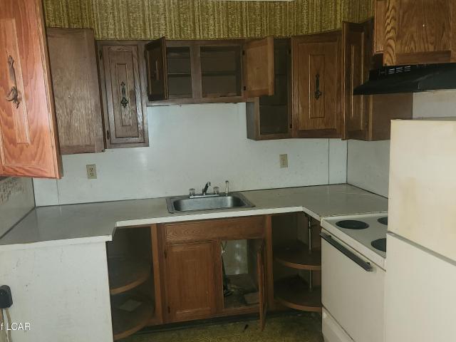 937 W 1st Street