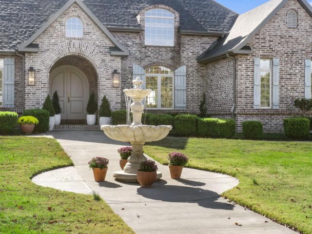 9386 E Maple Ridge Lane