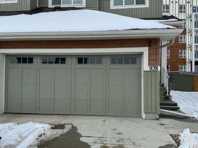 938 Daniels Loop SW — 3 Bedroom