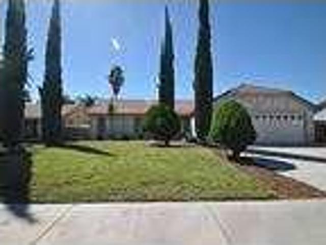 938 Sunset Cir, Rialto, Ca 92376