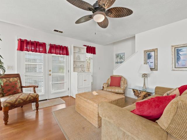 938 Tiffany Ln