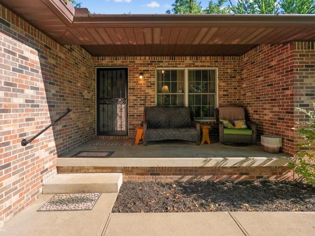 9397 N Bradley Lane