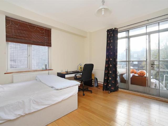 97 107 Southampton Row, London WC1B 3 bed apartment to rent £5,000 pcm £1,154 pw
