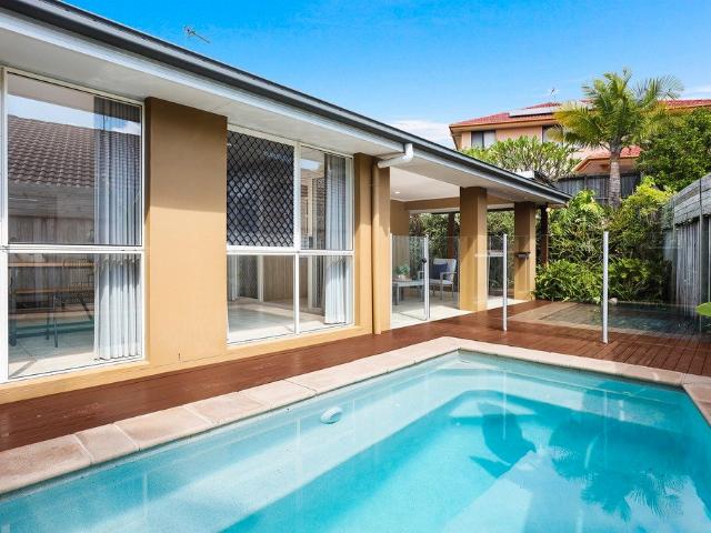 97 Crestwood Drive, MOLENDINAR QLD 4214