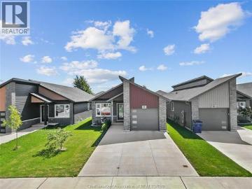 House for sale in Essex, Ontario - Garden