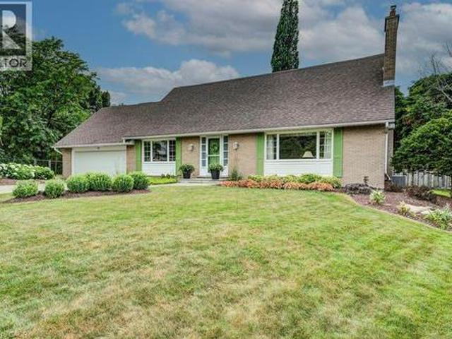 97 Somerset Crescent, Waterloo, ON, N2L 1N1 house for sale | Listing ID 40856 | Royal LePage