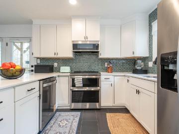Monroe County, Indiana, Indiana, USA - Equipped kitchen