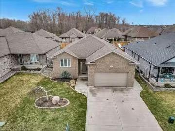 House for sale in Perth, Ontario - Garden