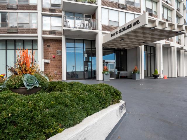 940 W Glenlake # 42A