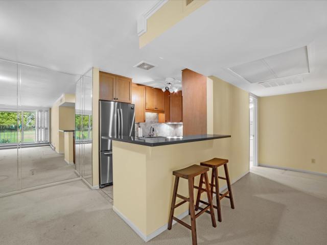 940 W Heritage Ct, Unit 102