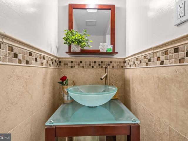 9416 Holbrook Ln, Potomac, MD 20854 | MLS #MDMC2230