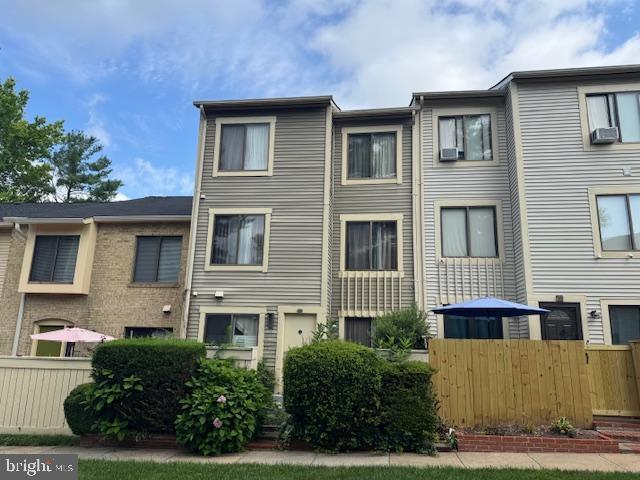 9416 Penshurst Ct, Gaithersburg, MD 20886 | MLS #MDMC2216