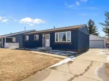 Morinville, Alberta - Patio, Garden, Parking