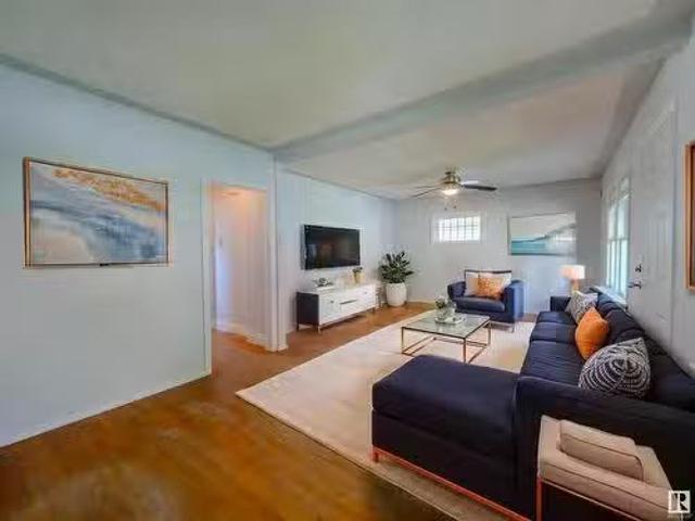 9411 92 Street, Edmonton, AB, T6C 3S1 house for sale Listin.