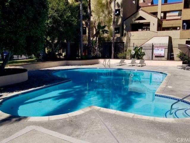 941 W Carson 202