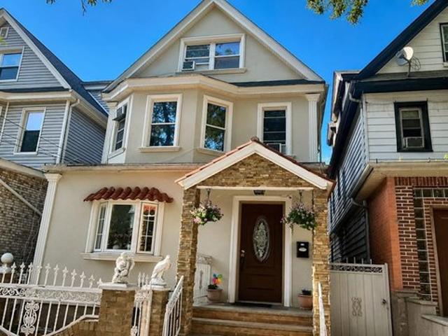 9425 40th Dr, Elmhurst, NY 11373