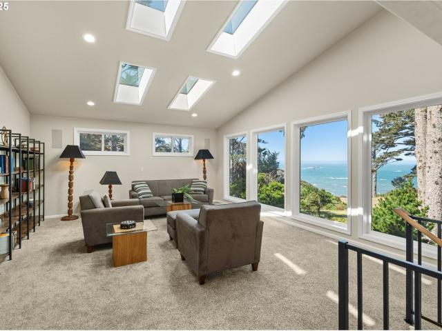 94270 Mound Way, Gold Beach, OR