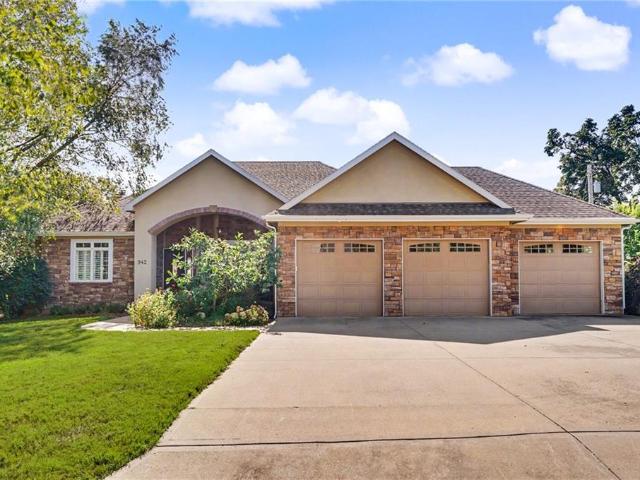 942 E Fairway Drive