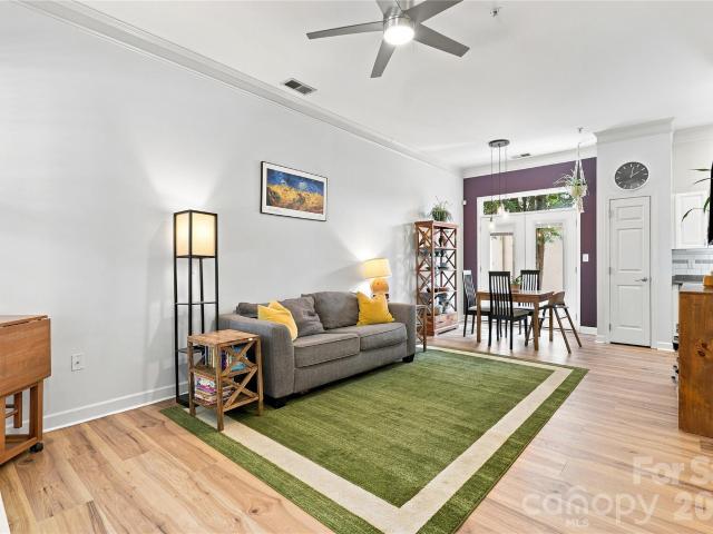 942 Hawthorne Bridge Court