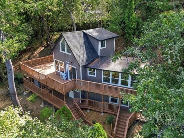 9438 Rio Vista Rd, Forestville, CA 95436