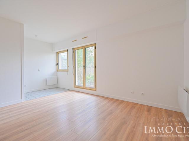 94300 VINCENNES / RUE DE LA LIBERTE STUDIO AVEC JARDIN