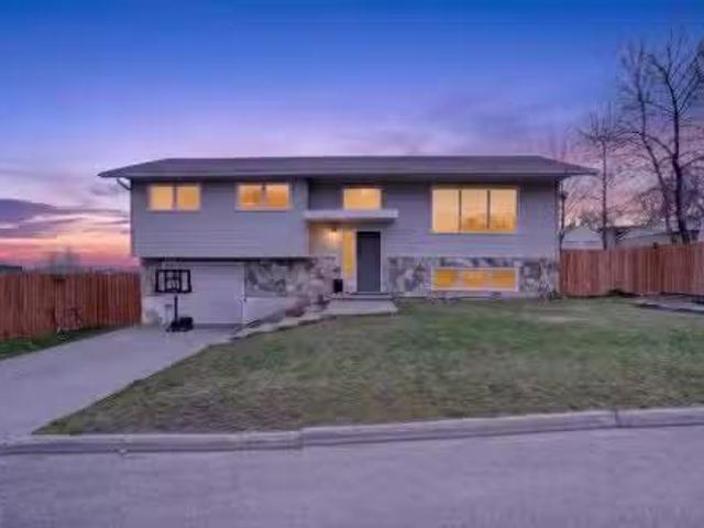 943 East Avenue, Pincher Creek, AB, T0K 1W0 house for sale.