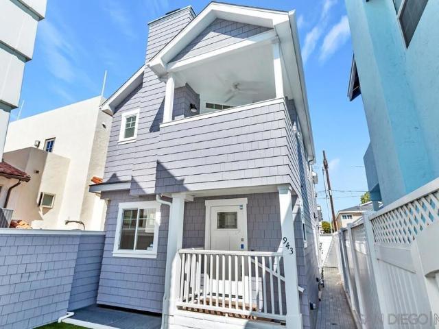 943 F Avenue