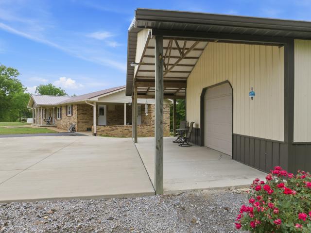 944 Brooksie Thompson Rd