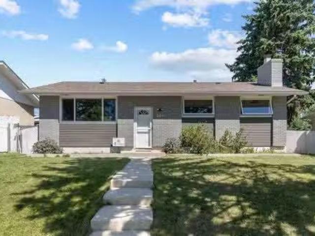 944 Raynard Crescent Se, Calgary, AB, T2A 1X9 house for sale.
