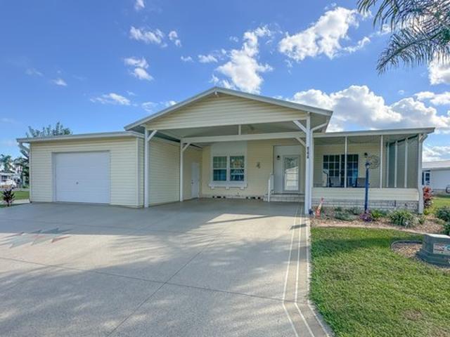 944 W Norman St, Lady Lake, FL 32159