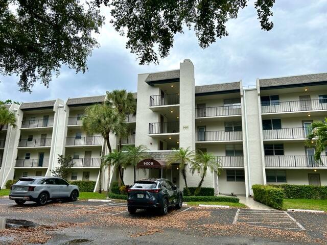 9450 Poinciana Pl, Unit 301, Davie, FL 33324 | MLS #B26001