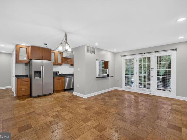 9453 Fairfax Boulevard # 204