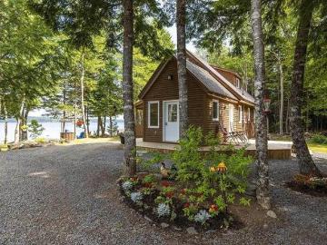 945 High Landing Road, Parkdale, NS, B0R 1A0 Luxury House for sale | Listing ID 202608 | Royal LePage Carriage Trade Luxury Properties